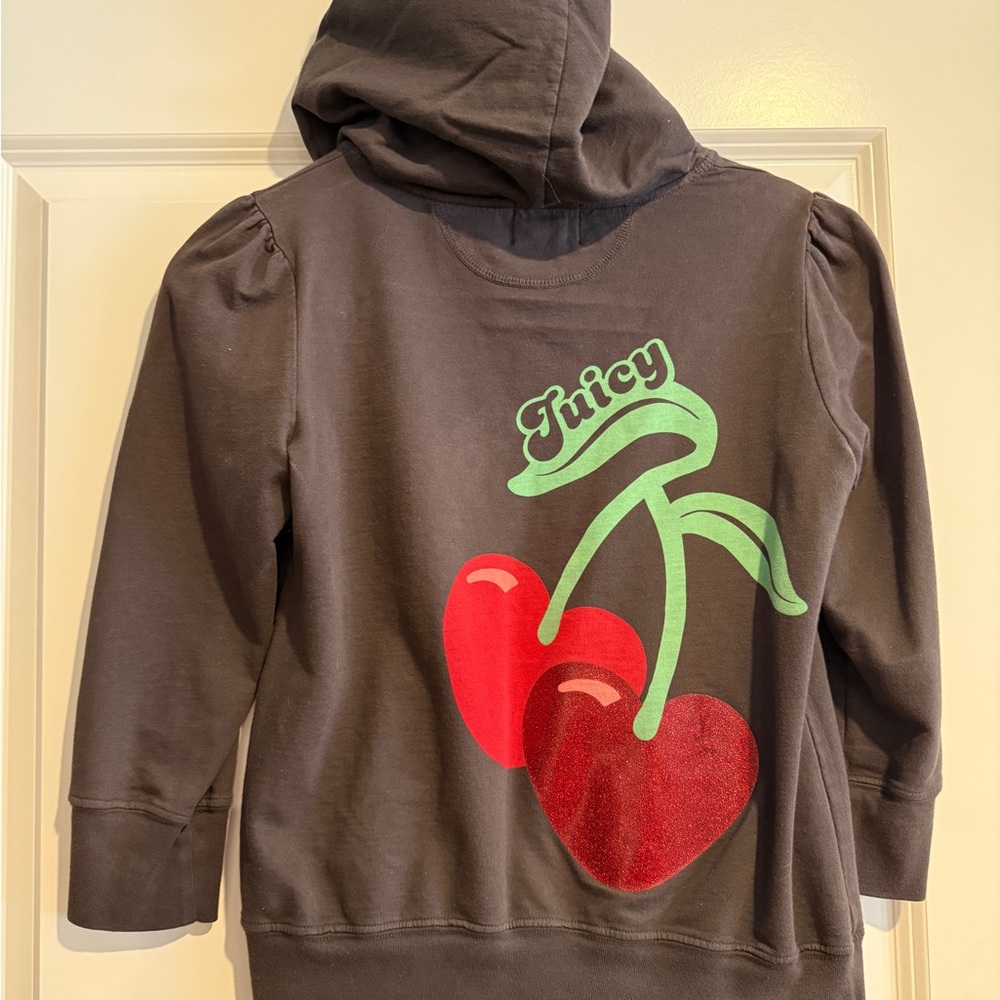 Juicy couture hoodie mid length sleeves. Size S